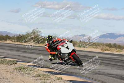 media/Nov-16-2025-Race Pace (Sun) [[8c5fa54630]]/Non Verified Riders (1st 20 Minutes)/3-Turn 3 Inside (11am)/